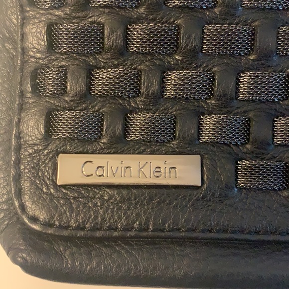 Calvin Klein Shoulder Bag - Picture 2 of 5